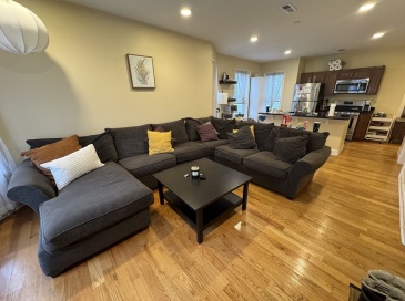 10 Jay St, Somerville, Massachusetts, 3 Bedrooms Bedrooms, 4 Rooms Rooms,2 BathroomsBathrooms,Residential Lease,For Rent,Jay St,73483160