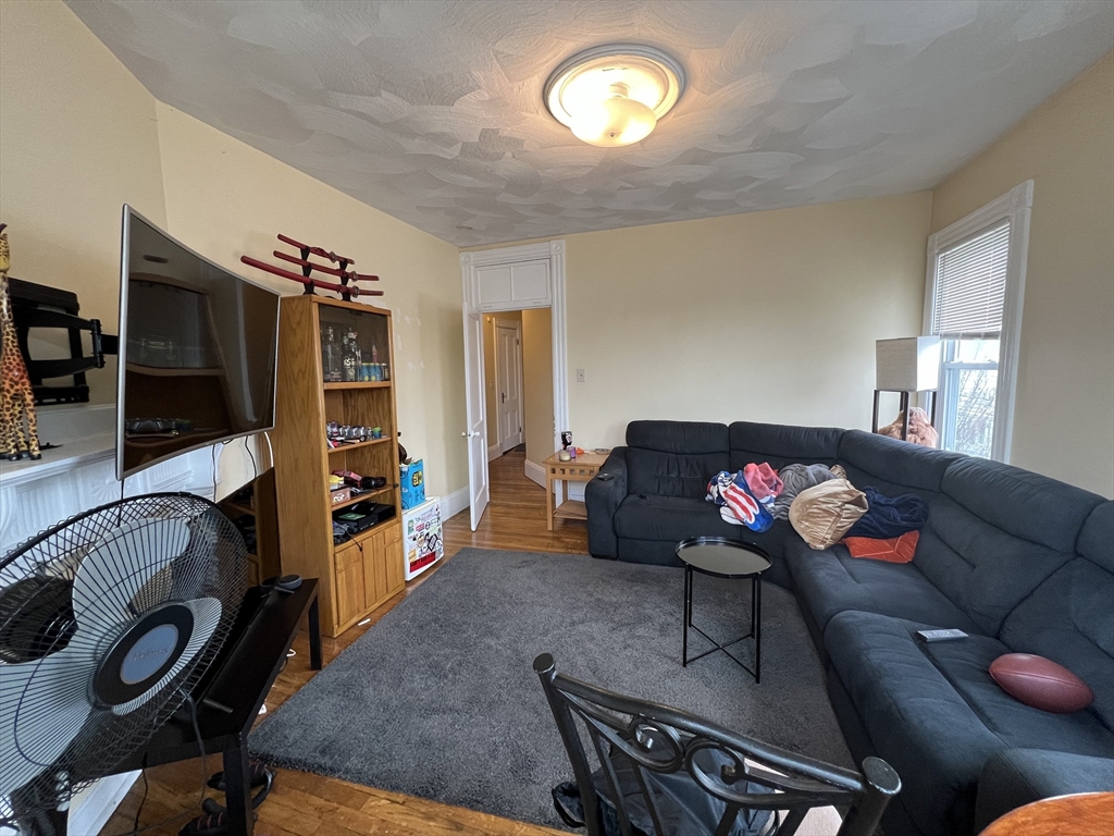 59 Cedar St, Somerville, Massachusetts, 3 Bedrooms Bedrooms, 5 Rooms Rooms,1 BathroomBathrooms,Residential Lease,For Rent,Cedar St,73483162