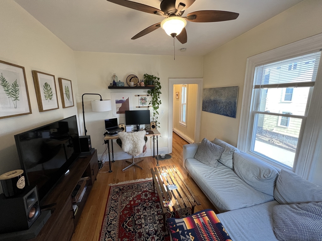 12 Claremon St, Somerville, Massachusetts, 2 Bedrooms Bedrooms, 4 Rooms Rooms,1 BathroomBathrooms,Residential Lease,For Rent,Claremon St,73483164