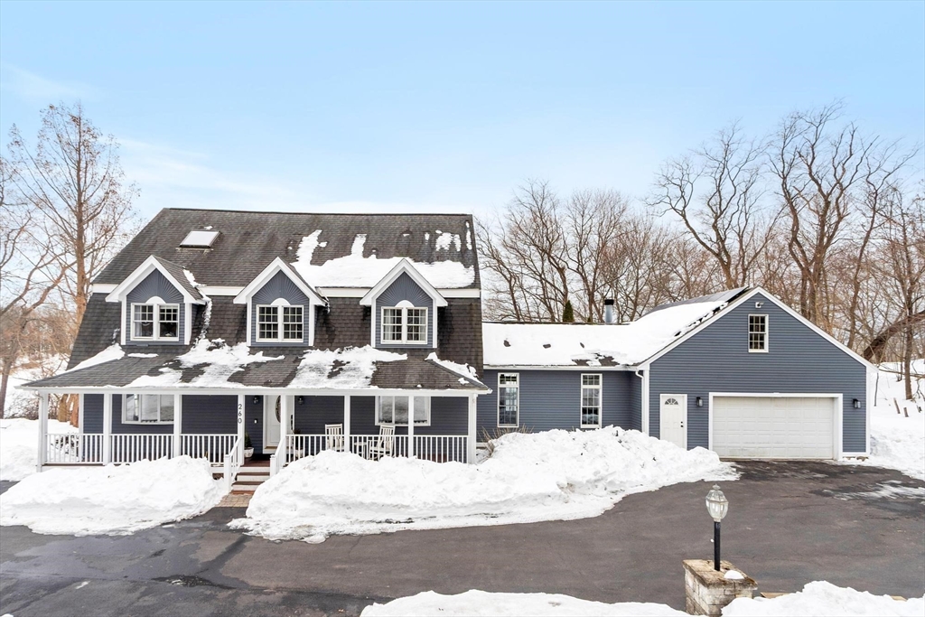 260 Willow Ave, Haverhill, Massachusetts, 4 Bedrooms Bedrooms, 9 Rooms Rooms,3.5 BathroomsBathrooms,Residential,For Sale,Willow Ave,73483184