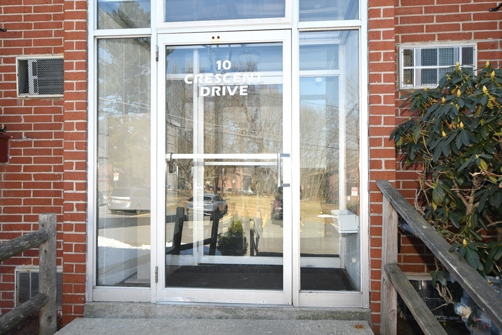 10 Crescent Dr, Andover, Massachusetts, 2 Bedrooms Bedrooms, 5 Rooms Rooms,1 BathroomBathrooms,Residential Lease,For Rent,Crescent Dr,73483182