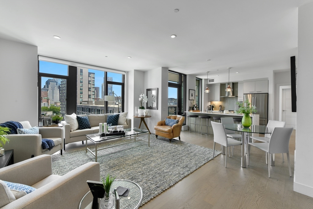 40 Traveler St, Boston, Massachusetts, 2 Bedrooms Bedrooms, 5 Rooms Rooms,2.5 BathroomsBathrooms,Residential,For Sale,Traveler St,73483194