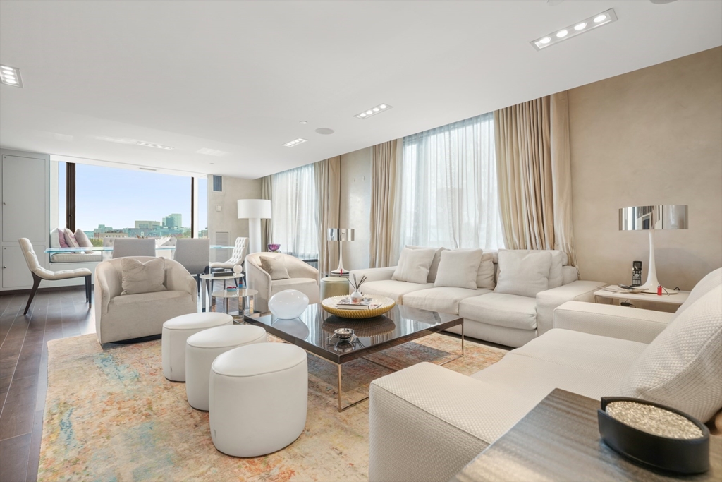 220 Boylston Street, Boston, Massachusetts, 3 Bedrooms Bedrooms, 5 Rooms Rooms,2.5 BathroomsBathrooms,Residential,For Sale,Boylston Street,73483209