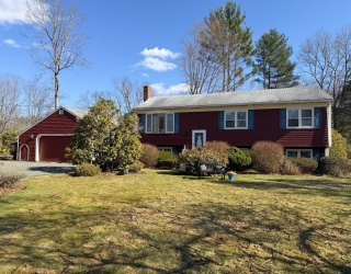 95 Amber Dr, East Bridgewater, Massachusetts, 4 Bedrooms Bedrooms, 10 Rooms Rooms,1 BathroomBathrooms,Residential,For Sale,Amber Dr,73483208