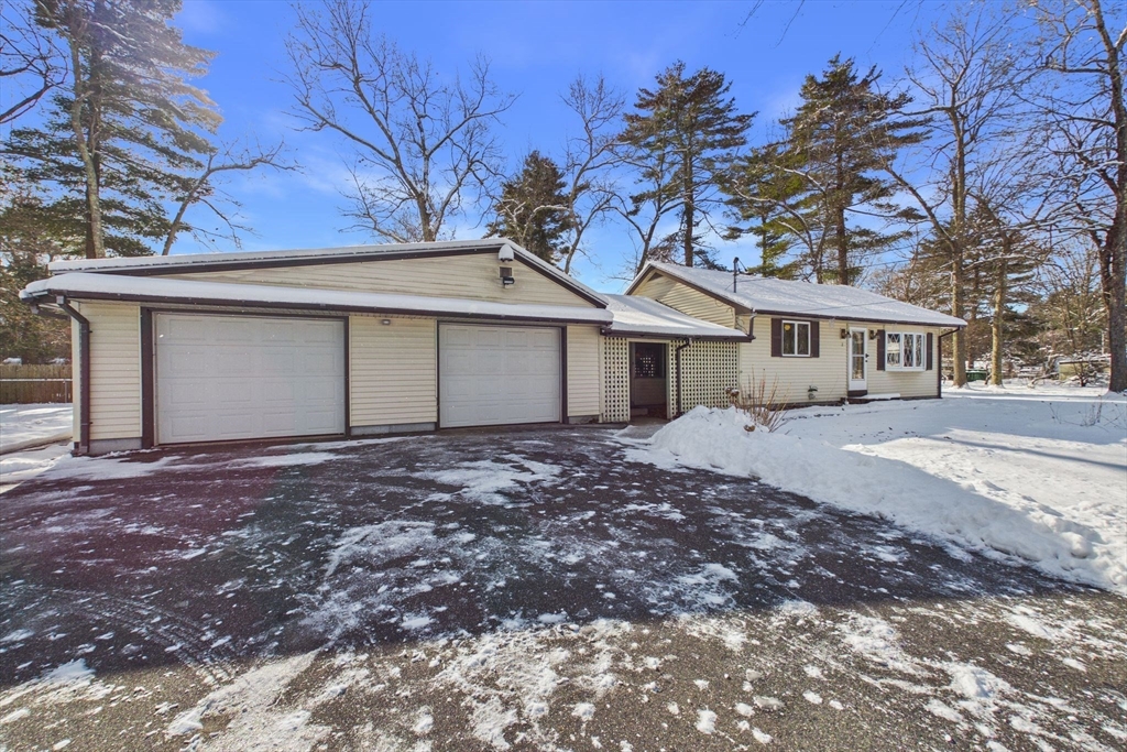 2 Carter St, Palmer, Massachusetts, 2 Bedrooms Bedrooms, 4 Rooms Rooms,1 BathroomBathrooms,Residential,For Sale,Carter St,73470359