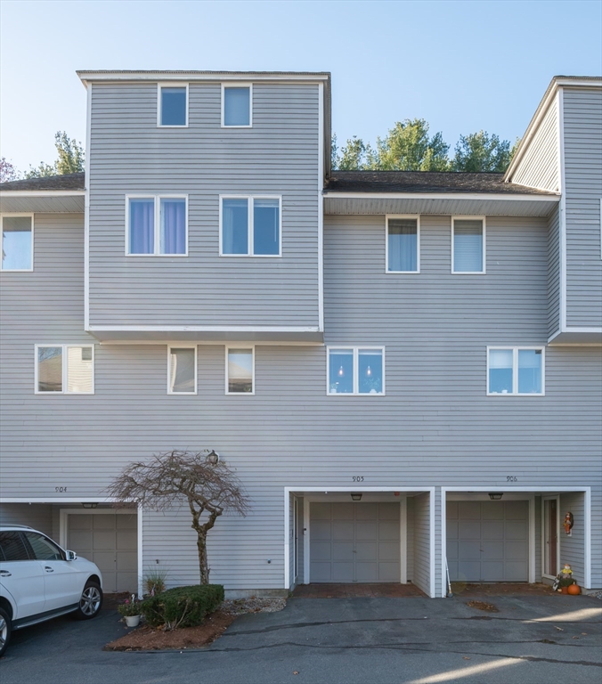 905 Sherwood Forest Ln., Saugus, Massachusetts, 3 Bedrooms Bedrooms, 6 Rooms Rooms,2.5 BathroomsBathrooms,Residential,For Sale,Sherwood Forest Ln.,73457407