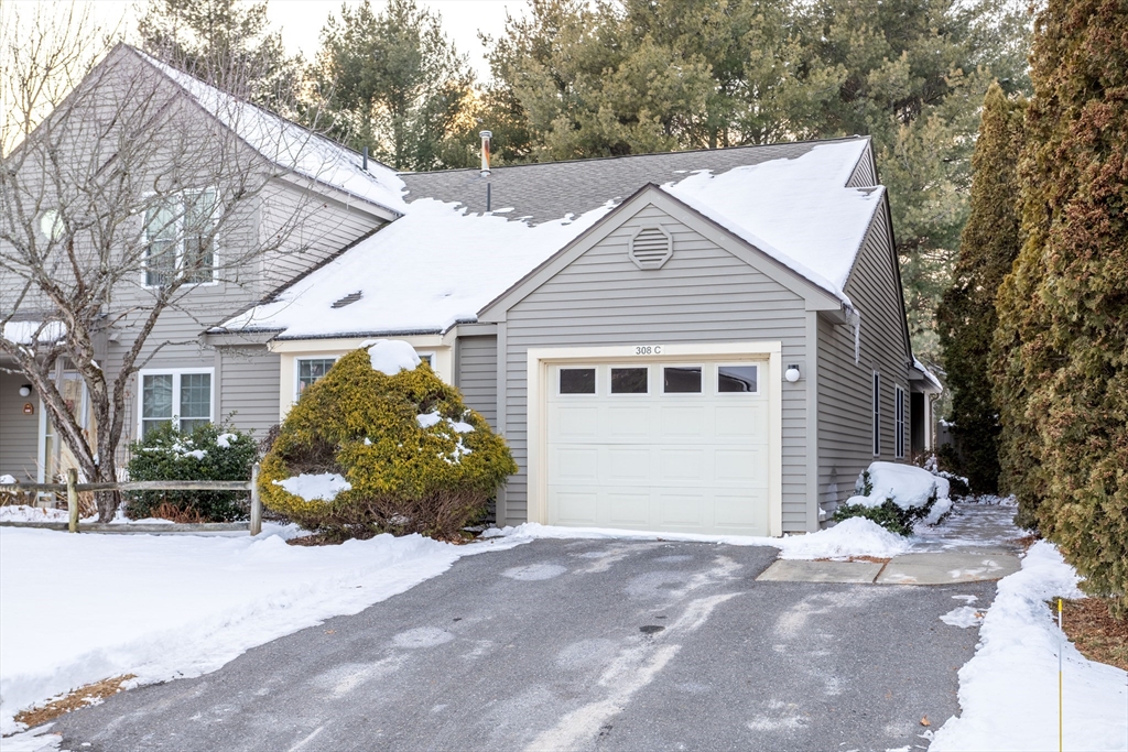308 Ridgefield Cir, Clinton, Massachusetts, 2 Bedrooms Bedrooms, 5 Rooms Rooms,2 BathroomsBathrooms,Residential,For Sale,Ridgefield Cir,73472432