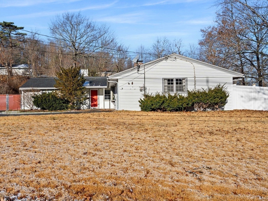 143 Winona Street, Peabody, Massachusetts, 3 Bedrooms Bedrooms, 7 Rooms Rooms,2.5 BathroomsBathrooms,Residential,For Sale,Winona Street,73459937