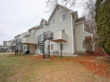 100 Merrimack Ave, Dracut, Massachusetts, 2 Bedrooms Bedrooms, 4 Rooms Rooms,1.5 BathroomsBathrooms,Residential,For Sale,Merrimack Ave,73462130