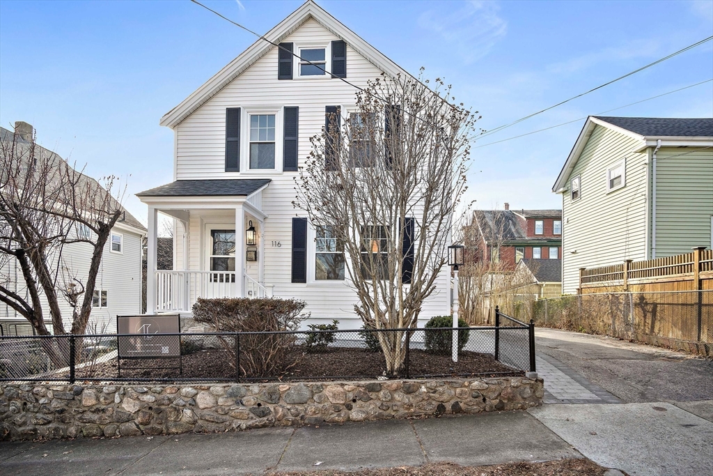 116 Pearl St, Newton, Massachusetts, 3 Bedrooms Bedrooms, 12 Rooms Rooms,3 BathroomsBathrooms,Residential Lease,For Rent,Pearl St,73483404