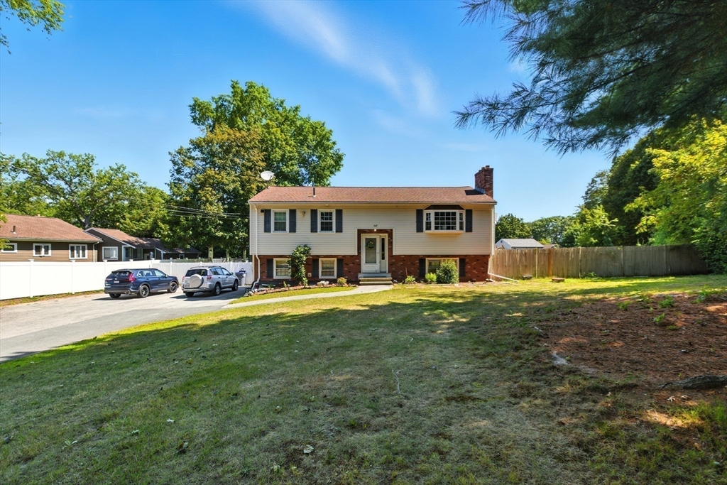 169 Berkeley St, Methuen, Massachusetts, 3 Bedrooms Bedrooms, 6 Rooms Rooms,2 BathroomsBathrooms,Residential,For Sale,Berkeley St,73429296