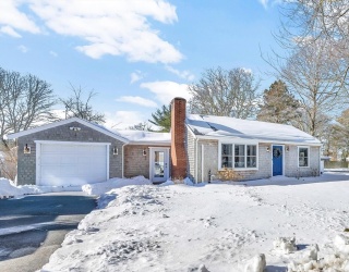 191 Station Ave, Yarmouth, Massachusetts, 2 Bedrooms Bedrooms, 5 Rooms Rooms,1 BathroomBathrooms,Residential,For Sale,Station Ave,73483246