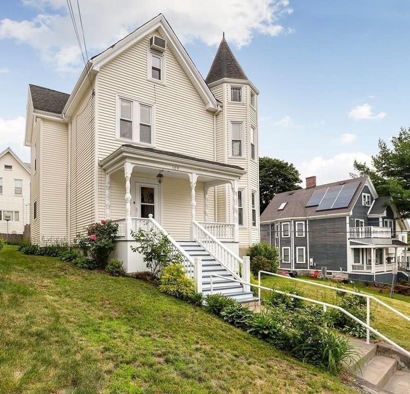 109 Walnut St, Malden, Massachusetts, 4 Bedrooms Bedrooms, 9 Rooms Rooms,1.5 BathroomsBathrooms,Residential Lease,For Rent,Walnut St,73483263