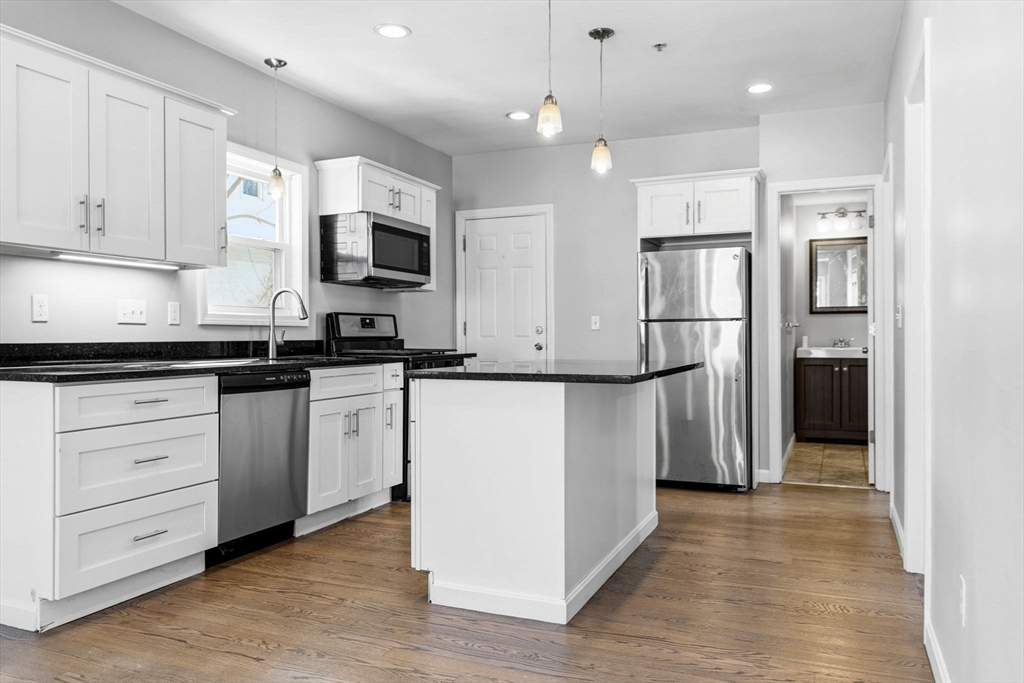 7 Ward St, Lynn, Massachusetts, 5 Bedrooms Bedrooms, 11 Rooms Rooms,3 BathroomsBathrooms,Residential Income,For Sale,Ward St,73483241