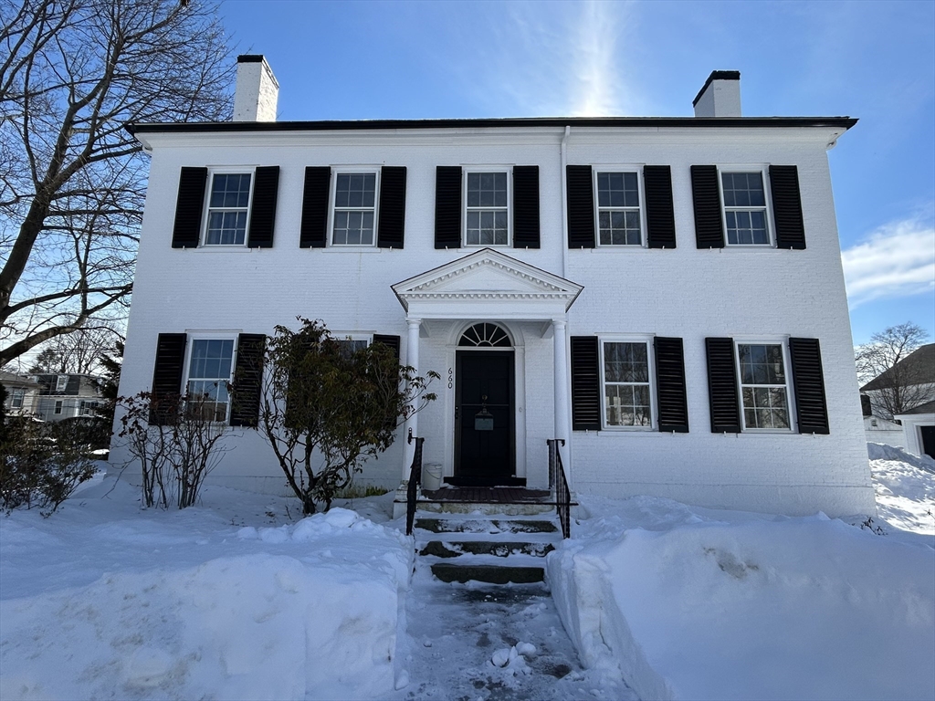 660 High Street, Dedham, Massachusetts, 4 Bedrooms Bedrooms, 9 Rooms Rooms,2.5 BathroomsBathrooms,Residential Lease,For Rent,High Street,73482627