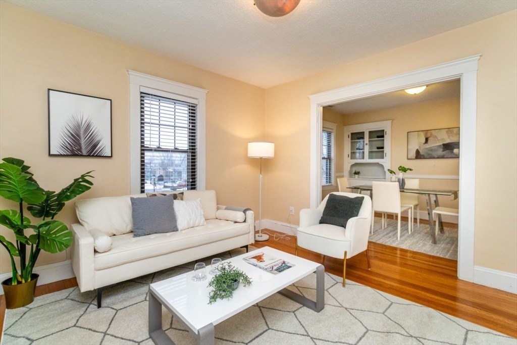 10 Washington Ave, Waltham, Massachusetts, 2 Bedrooms Bedrooms, 5 Rooms Rooms,1 BathroomBathrooms,Residential,For Sale,Washington Ave,73483239