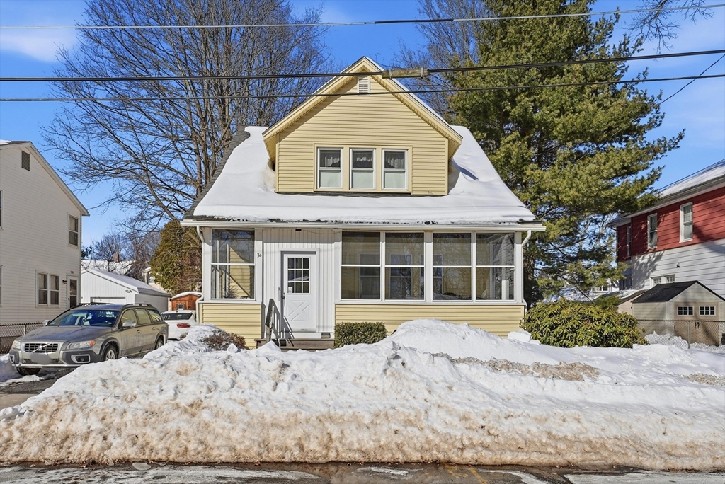 34 Worthy Avenue, West Springfield, Massachusetts, 3 Bedrooms Bedrooms, 6 Rooms Rooms,1.5 BathroomsBathrooms,Residential,For Sale,Worthy Avenue,73483311