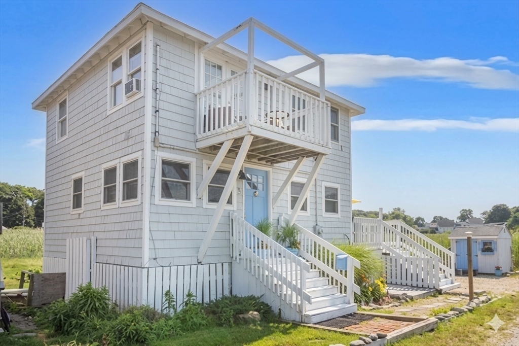 3 Bayview Street, Hull, Massachusetts, 3 Bedrooms Bedrooms, 5 Rooms Rooms,1.5 BathroomsBathrooms,Residential,For Sale,Bayview Street,73483313