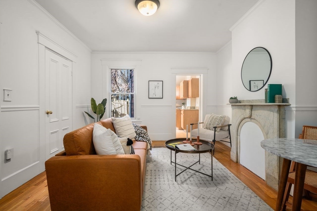 110 Elm Street, Boston, Massachusetts, 1 Bedroom Bedrooms, 3 Rooms Rooms,1 BathroomBathrooms,Residential Lease,For Rent,Elm Street,73483332