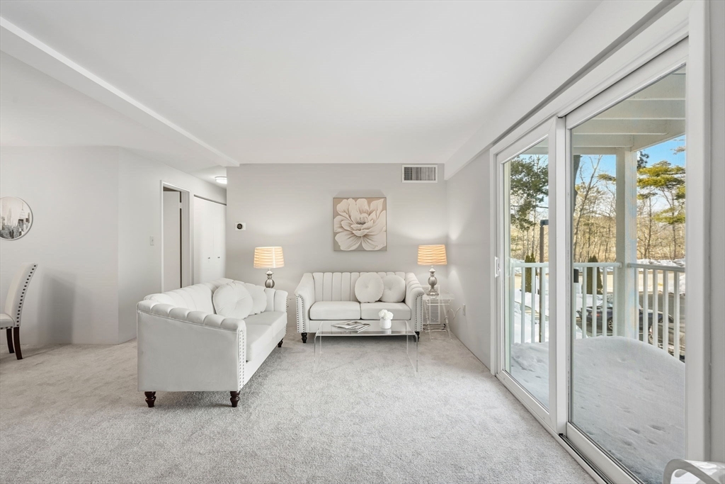 1 Post Oak Ln, Natick, Massachusetts, 2 Bedrooms Bedrooms, 5 Rooms Rooms,1 BathroomBathrooms,Residential,For Sale,Post Oak Ln,73483315