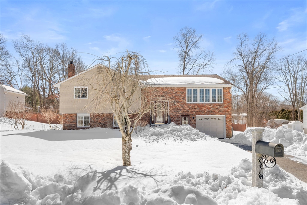 197 Candy Ln, Brockton, Massachusetts, 4 Bedrooms Bedrooms, 10 Rooms Rooms,3 BathroomsBathrooms,Residential,For Sale,Candy Ln,73483418