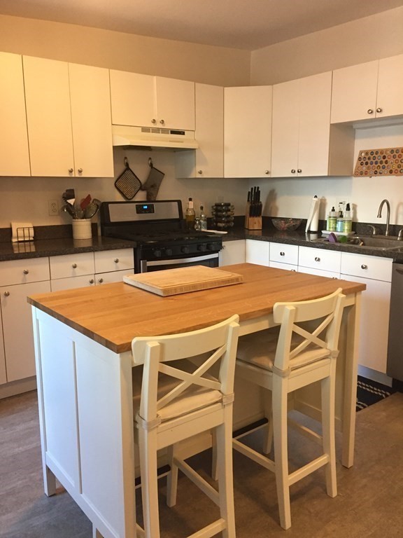 652 Dorchester Ave, Boston, Massachusetts, 2 Bedrooms Bedrooms, 5 Rooms Rooms,1 BathroomBathrooms,Residential Lease,For Rent,Dorchester Ave,73483427