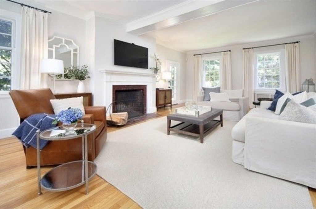 1 Squirrel Hill Lane, Hingham, Massachusetts, 5 Bedrooms Bedrooms, 8 Rooms Rooms,3.5 BathroomsBathrooms,Residential,For Sale,Squirrel Hill Lane,73483391