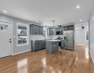 160 Chathm, Providence, Rhode Island, 4 Bedrooms Bedrooms, 6 Rooms Rooms,2 BathroomsBathrooms,Residential Lease,For Rent,Chathm,73483441