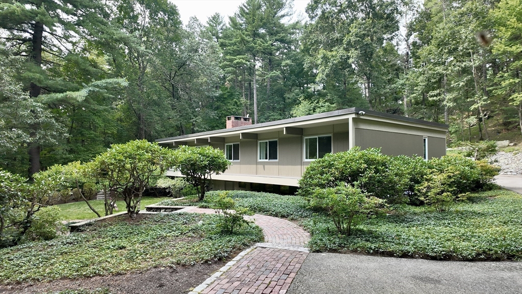 14 Overlook Dr, Weston, Massachusetts, 3 Bedrooms Bedrooms, 7 Rooms Rooms,2 BathroomsBathrooms,Residential Lease,For Rent,Overlook Dr,73483451