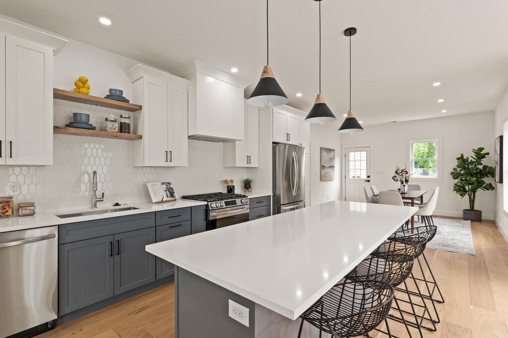 101 Gleenwood, Somerville, Massachusetts, 4 Bedrooms Bedrooms, 12 Rooms Rooms,3.5 BathroomsBathrooms,Residential Lease,For Rent,Gleenwood,73483455