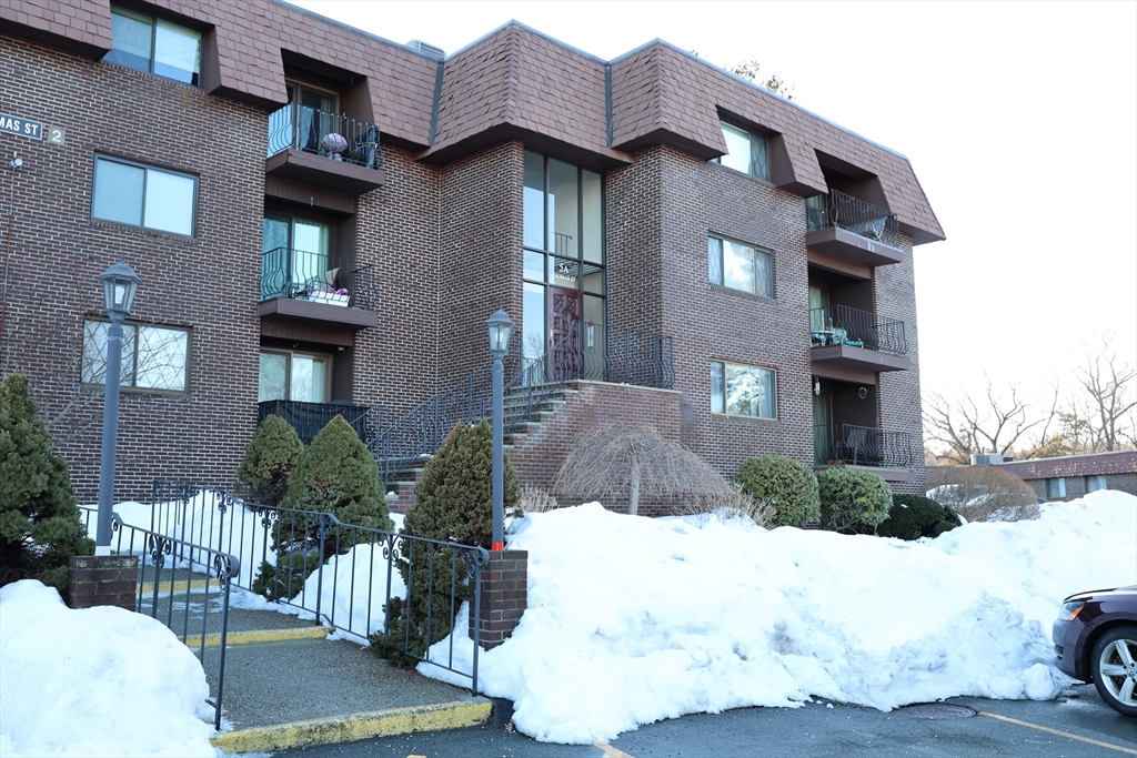 5 Thomas St, Saugus, Massachusetts, 2 Bedrooms Bedrooms, 4 Rooms Rooms,2 BathroomsBathrooms,Residential,For Sale,Thomas St,73483358