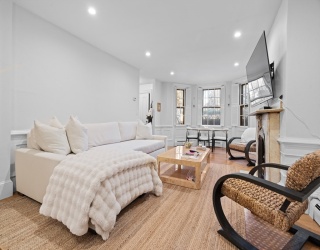 161 Warren Avenue, Boston, Massachusetts, 2 Bedrooms Bedrooms, 4 Rooms Rooms,1 BathroomBathrooms,Residential Lease,For Rent,Warren Avenue,73483364