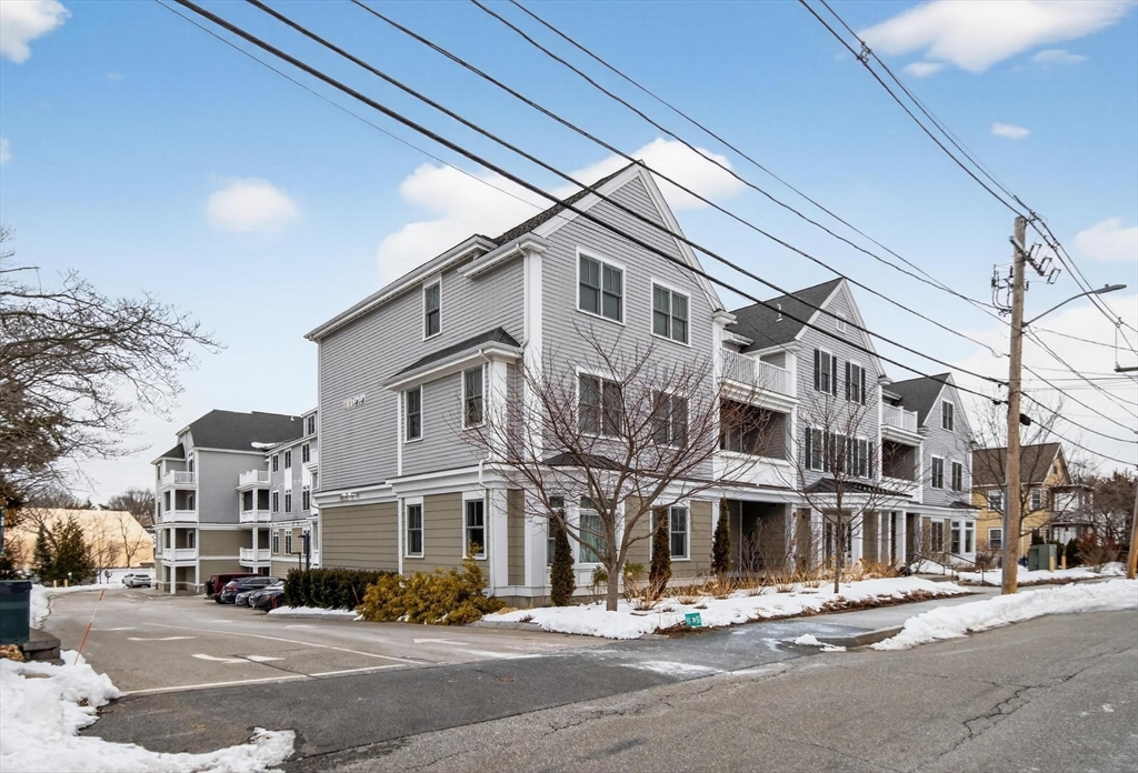 77 Court St, Newton, Massachusetts, 2 Bedrooms Bedrooms, 4 Rooms Rooms,2 BathroomsBathrooms,Residential,For Sale,Court St,73483333