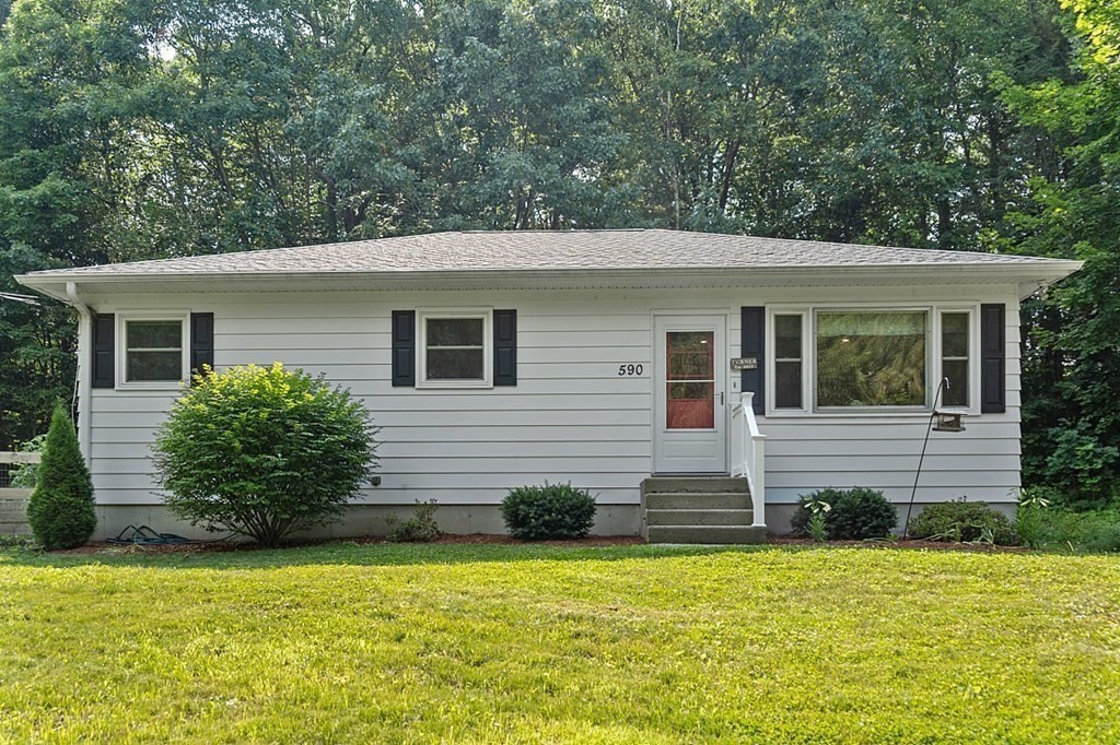 590 Ashby State Rd, Fitchburg, Massachusetts, 4 Bedrooms Bedrooms, 6 Rooms Rooms,1 BathroomBathrooms,Residential Lease,For Rent,Ashby State Rd,73483376
