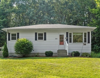 590 Ashby State Rd, Fitchburg, Massachusetts, 4 Bedrooms Bedrooms, 6 Rooms Rooms,1 BathroomBathrooms,Residential Lease,For Rent,Ashby State Rd,73483376