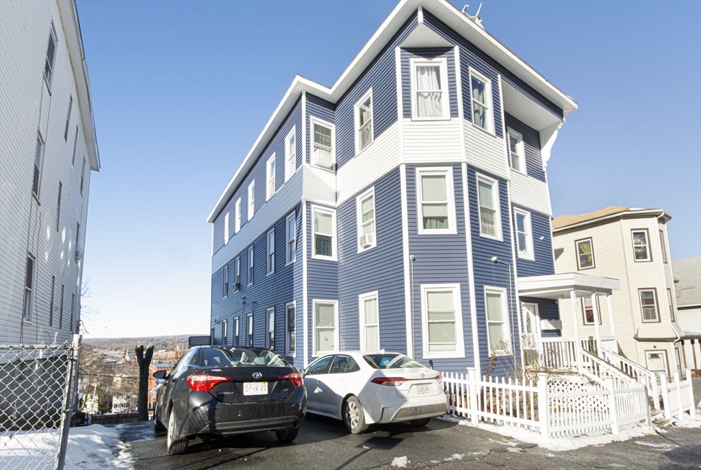 109 Merrifield St, Worcester, Massachusetts, 9 Bedrooms Bedrooms, 18 Rooms Rooms,3 BathroomsBathrooms,Residential Income,For Sale,Merrifield St,73468720