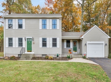 98 Fox Woods Dr, Springfield, Massachusetts, 4 Bedrooms Bedrooms, 8 Rooms Rooms,2.5 BathroomsBathrooms,Residential,For Sale,Fox Woods Dr,73448017