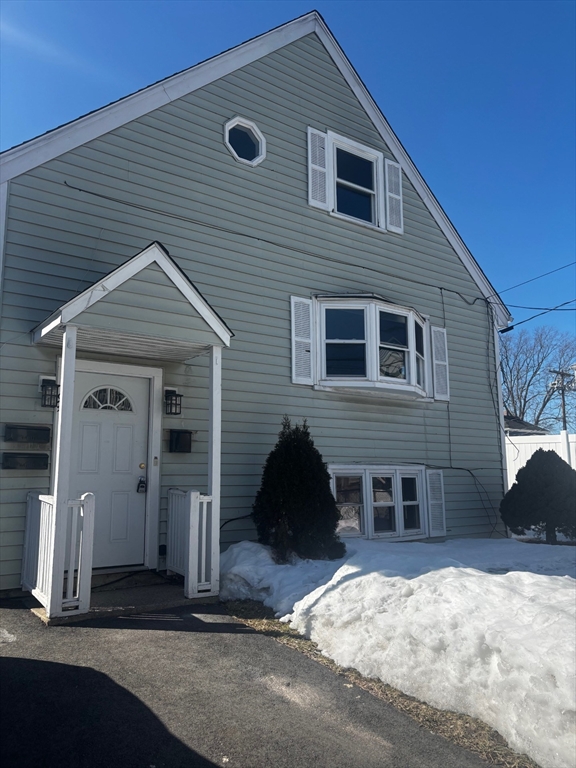 94 Whitfield Street, Boston, Massachusetts, 3 Bedrooms Bedrooms, 5 Rooms Rooms,1 BathroomBathrooms,Residential Lease,For Rent,Whitfield Street,73481591