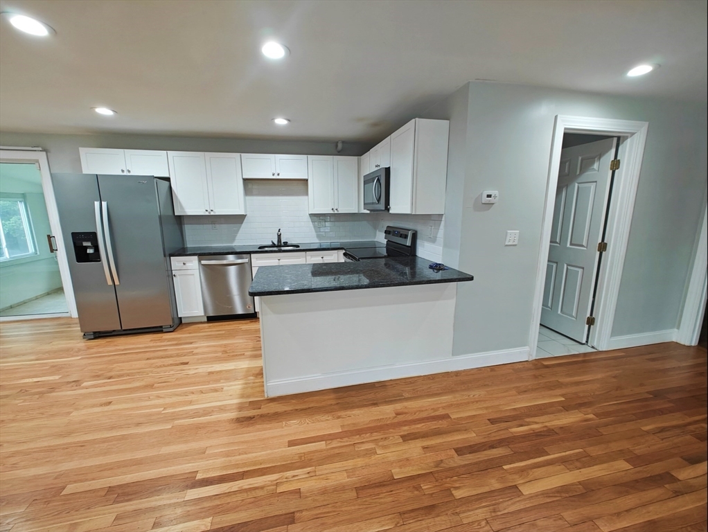 548 Worcester St, Natick, Massachusetts, 3 Bedrooms Bedrooms, 8 Rooms Rooms,2 BathroomsBathrooms,Residential Lease,For Rent,Worcester St,73481615