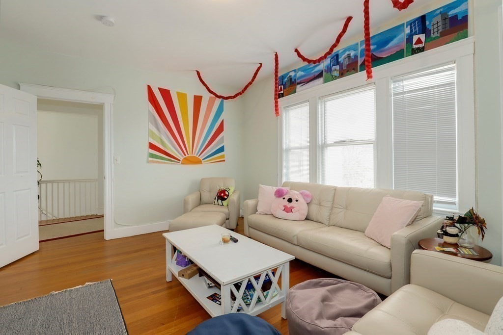 62 Algonquin Rd, Newton, Massachusetts, 5 Bedrooms Bedrooms, 8 Rooms Rooms,2.5 BathroomsBathrooms,Residential Lease,For Rent,Algonquin Rd,73481666