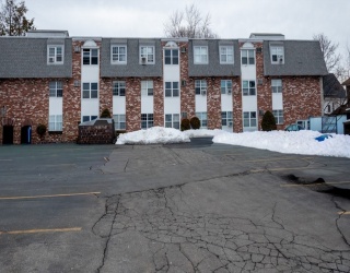 137 Pine St, Lowell, Massachusetts, 2 Bedrooms Bedrooms, 4 Rooms Rooms,1 BathroomBathrooms,Residential,For Sale,Pine St,73483537