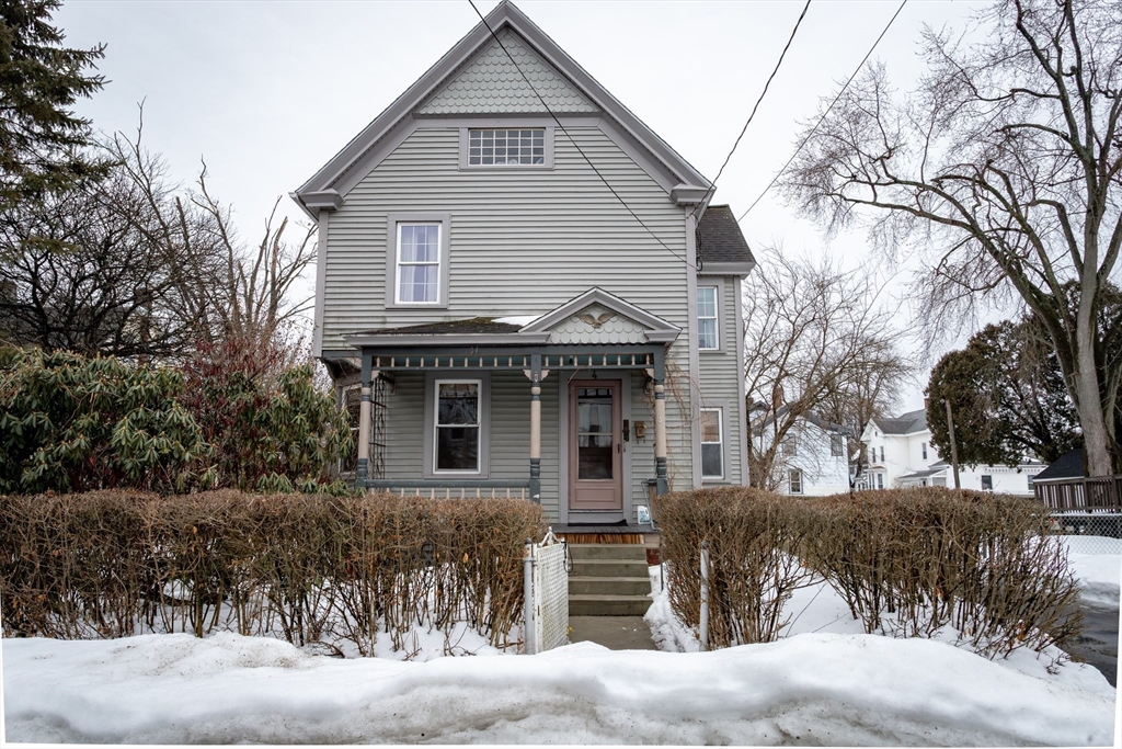4 Belmont Street, Westfield, Massachusetts, 3 Bedrooms Bedrooms, 6 Rooms Rooms,1.5 BathroomsBathrooms,Residential,For Sale,Belmont Street,73483546