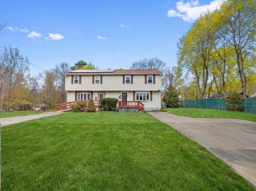 223 Warren St, Randolph, Massachusetts, 3 Bedrooms Bedrooms, 7 Rooms Rooms,1.5 BathroomsBathrooms,Residential Lease,For Rent,Warren St,73483561