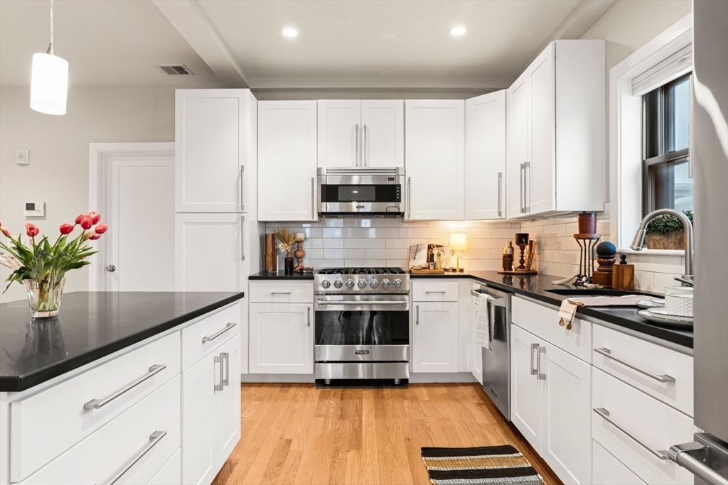 24 Rawson St, Boston, Massachusetts, 2 Bedrooms Bedrooms, 5 Rooms Rooms,2 BathroomsBathrooms,Residential,For Sale,Rawson St,73483463