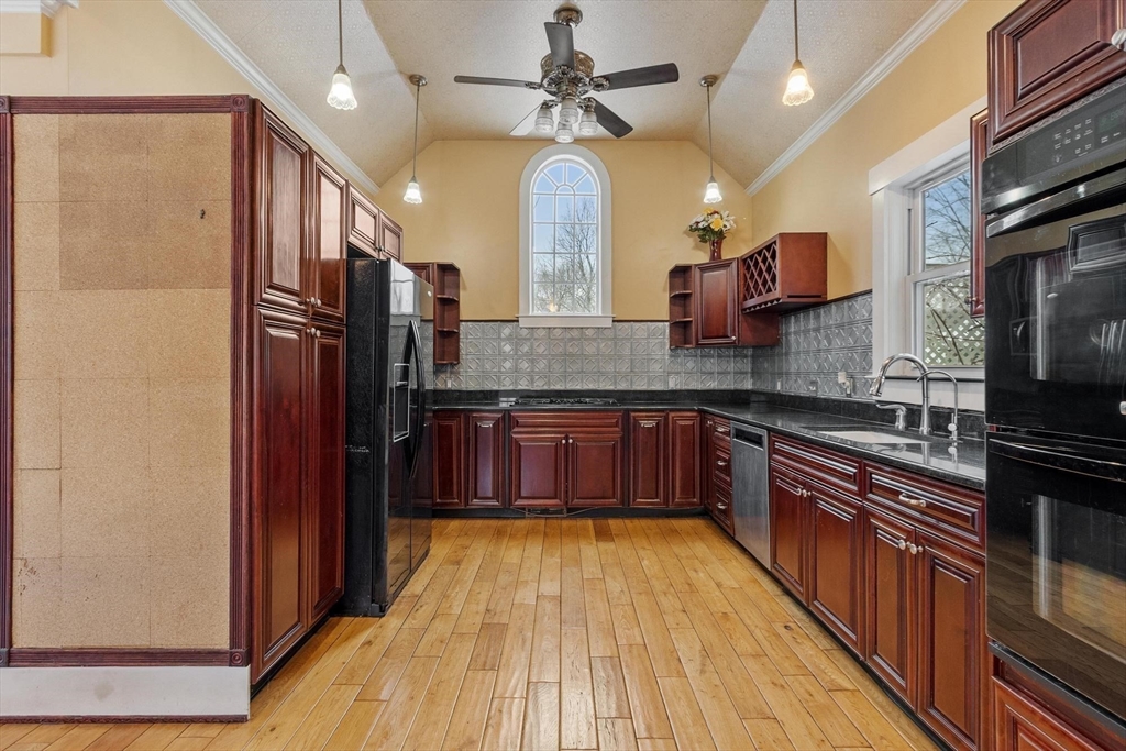 16 Washington St, Chelmsford, Massachusetts, 5 Bedrooms Bedrooms, 9 Rooms Rooms,2.5 BathroomsBathrooms,Residential,For Sale,Washington St,73481934