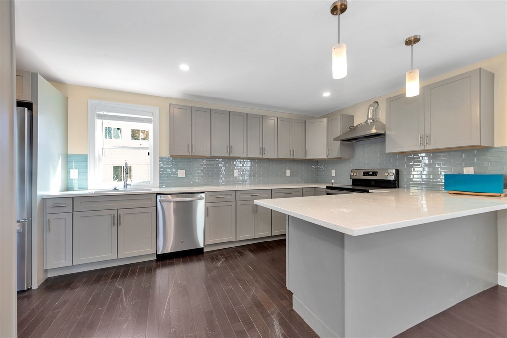 43 Wright Ave., Medford, Massachusetts, 6 Bedrooms Bedrooms, 8 Rooms Rooms,6.5 BathroomsBathrooms,Residential Lease,For Rent,Wright Ave.,73483494