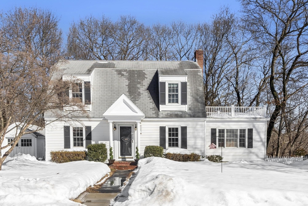 10 Dartmouth Road, Andover, Massachusetts, 4 Bedrooms Bedrooms, 8 Rooms Rooms,1.5 BathroomsBathrooms,Residential,For Sale,Dartmouth Road,73483464