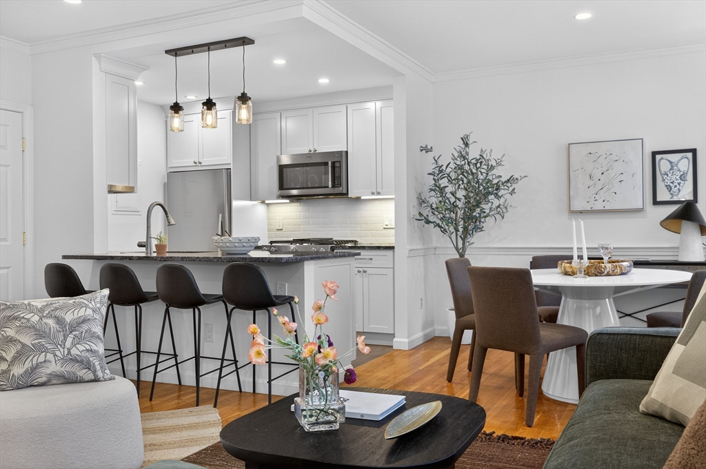 17 Bowdoin St, Boston, Massachusetts, 2 Bedrooms Bedrooms, 5 Rooms Rooms,2 BathroomsBathrooms,Residential,For Sale,Bowdoin St,73483525