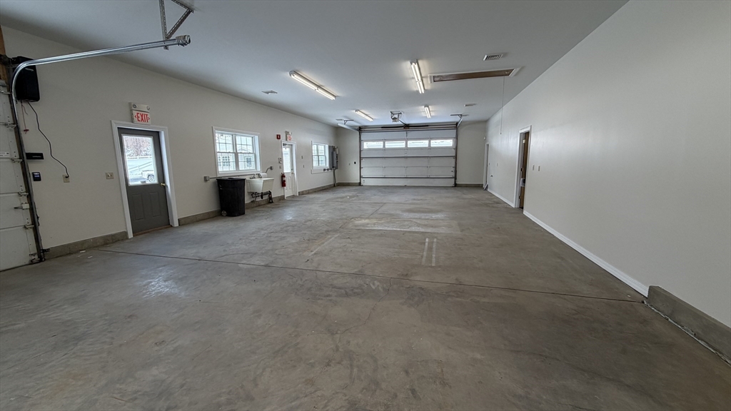 8 Easthampton Road, Northampton, Massachusetts, ,Commercial Lease,For Rent,Easthampton Road,73483608