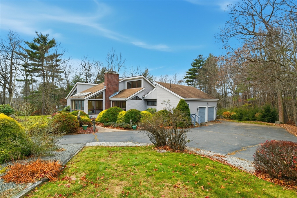 140 Waverly Rd, Ludlow, Massachusetts, 3 Bedrooms Bedrooms, 7 Rooms Rooms,2.5 BathroomsBathrooms,Residential,For Sale,Waverly Rd,73458835